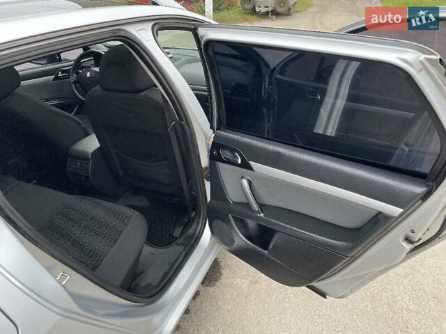 Серый Пежо 407, объемом двигателя 2 л и пробегом 317 тыс. км за 6500 $, фото 10 на Automoto.ua