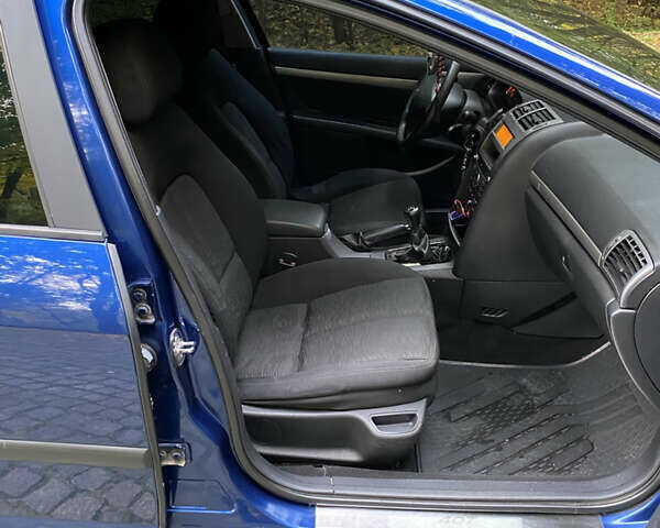 Синий Пежо 407, объемом двигателя 1.8 л и пробегом 315 тыс. км за 4100 $, фото 22 на Automoto.ua