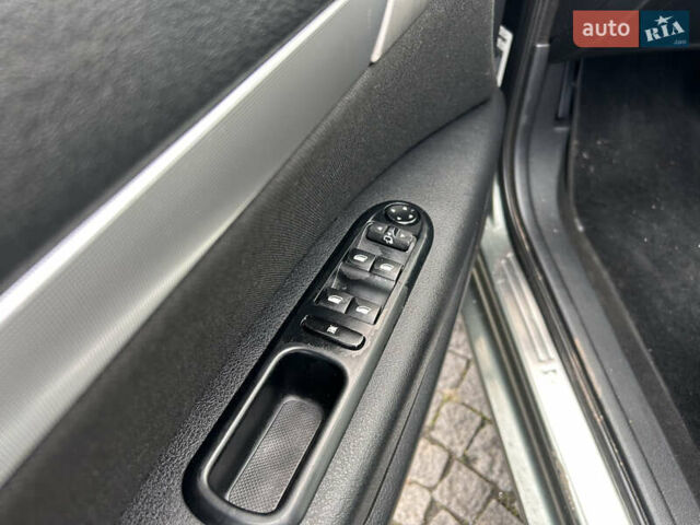 Зелений Пежо 407, об'ємом двигуна 2.7 л та пробігом 285 тис. км за 3950 $, фото 9 на Automoto.ua