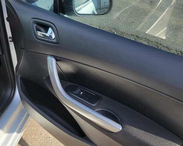 Сірий Пежо 408, об'ємом двигуна 1.59 л та пробігом 154 тис. км за 6700 $, фото 7 на Automoto.ua