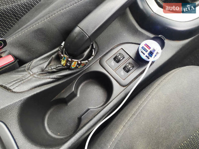 Сірий Пежо 408, об'ємом двигуна 1.56 л та пробігом 175 тис. км за 7000 $, фото 17 на Automoto.ua