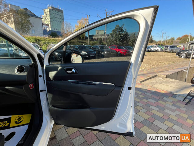 Білий Пежо 5008, об'ємом двигуна 1.6 л та пробігом 203 тис. км за 10700 $, фото 23 на Automoto.ua