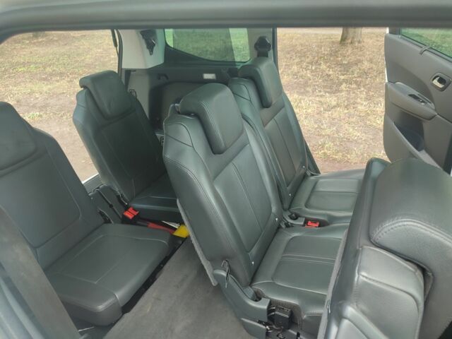 Білий Пежо 5008, об'ємом двигуна 1.6 л та пробігом 200 тис. км за 8500 $, фото 7 на Automoto.ua