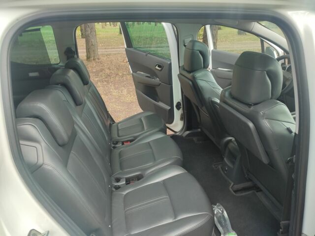 Білий Пежо 5008, об'ємом двигуна 1.6 л та пробігом 200 тис. км за 8500 $, фото 8 на Automoto.ua