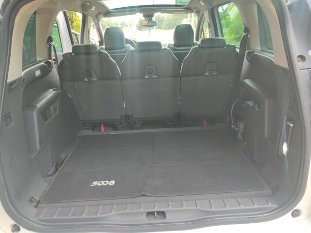 Білий Пежо 5008, об'ємом двигуна 1.6 л та пробігом 200 тис. км за 8500 $, фото 6 на Automoto.ua