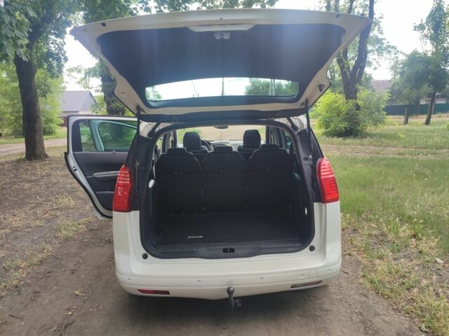 Білий Пежо 5008, об'ємом двигуна 1.6 л та пробігом 200 тис. км за 8500 $, фото 5 на Automoto.ua