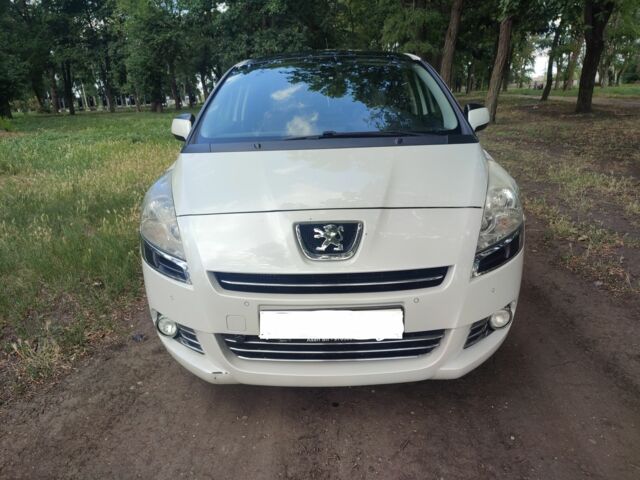 Білий Пежо 5008, об'ємом двигуна 1.6 л та пробігом 200 тис. км за 8500 $, фото 18 на Automoto.ua