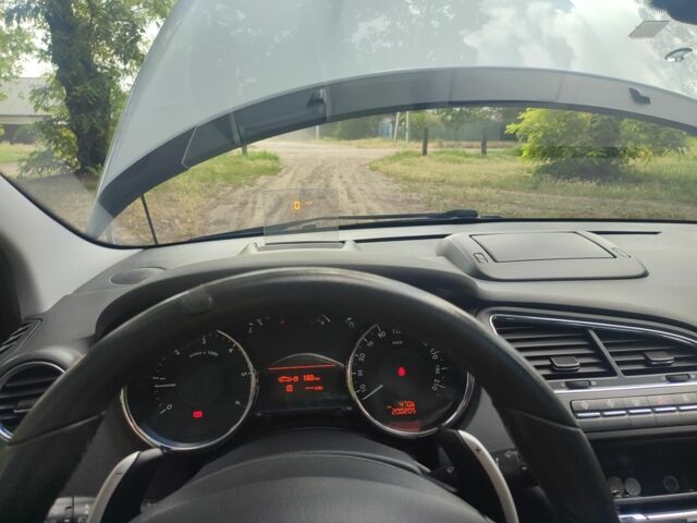 Білий Пежо 5008, об'ємом двигуна 1.6 л та пробігом 200 тис. км за 8500 $, фото 13 на Automoto.ua