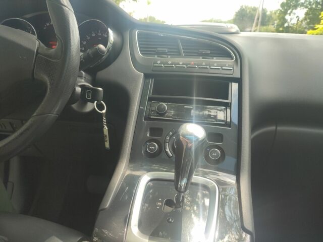 Білий Пежо 5008, об'ємом двигуна 1.6 л та пробігом 200 тис. км за 8500 $, фото 11 на Automoto.ua