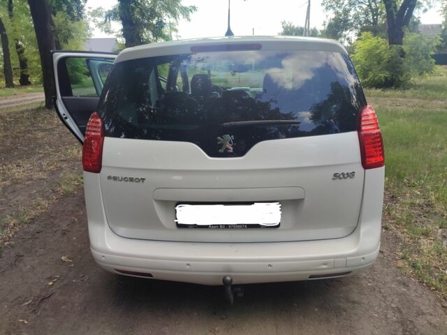 Білий Пежо 5008, об'ємом двигуна 1.6 л та пробігом 200 тис. км за 8500 $, фото 17 на Automoto.ua