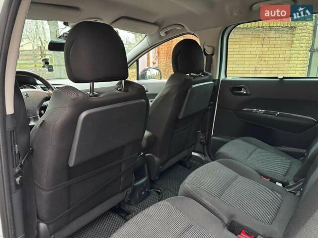 Белый Пежо 5008, объемом двигателя 1.6 л и пробегом 272 тыс. км за 8490 $, фото 20 на Automoto.ua