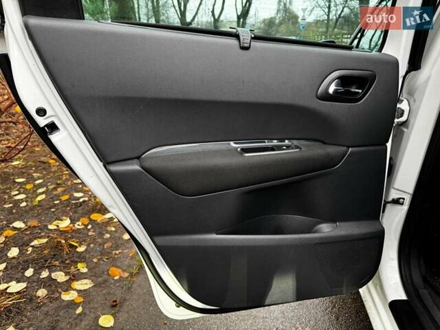 Белый Пежо 5008, объемом двигателя 1.6 л и пробегом 272 тыс. км за 8490 $, фото 18 на Automoto.ua