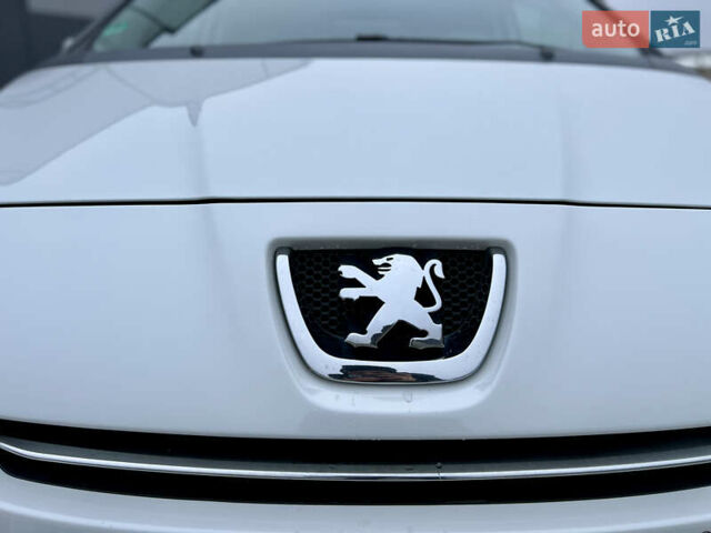 Белый Пежо 5008, объемом двигателя 2 л и пробегом 264 тыс. км за 9850 $, фото 27 на Automoto.ua