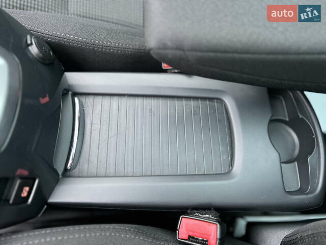 Белый Пежо 5008, объемом двигателя 2 л и пробегом 264 тыс. км за 9850 $, фото 77 на Automoto.ua