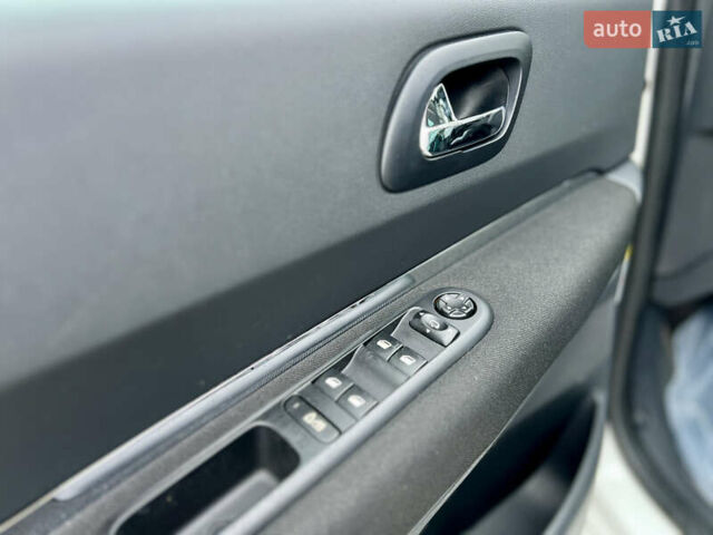 Белый Пежо 5008, объемом двигателя 2 л и пробегом 264 тыс. км за 9850 $, фото 61 на Automoto.ua