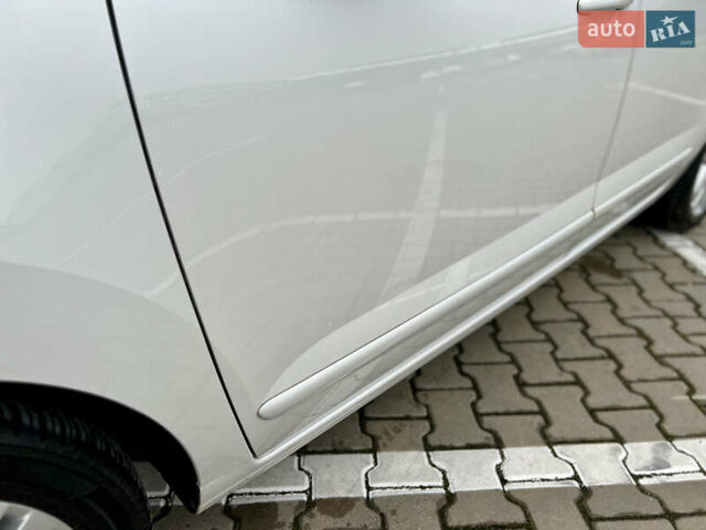 Белый Пежо 5008, объемом двигателя 2 л и пробегом 264 тыс. км за 9850 $, фото 32 на Automoto.ua