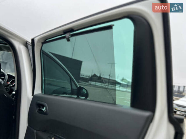 Белый Пежо 5008, объемом двигателя 2 л и пробегом 264 тыс. км за 9850 $, фото 107 на Automoto.ua