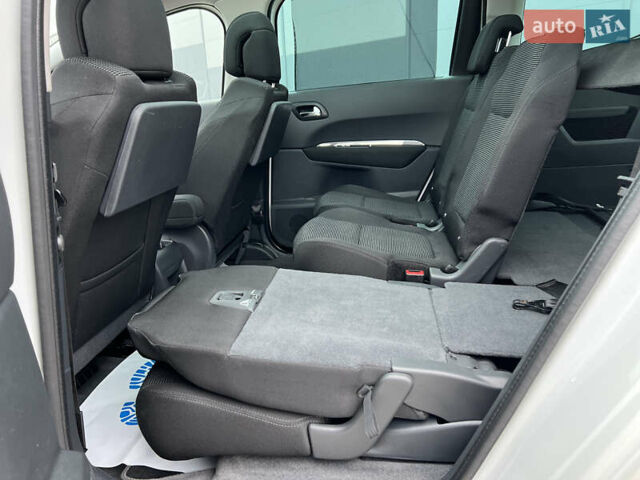 Белый Пежо 5008, объемом двигателя 2 л и пробегом 264 тыс. км за 9850 $, фото 90 на Automoto.ua