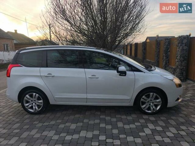 Білий Пежо 5008, об'ємом двигуна 1.6 л та пробігом 212 тис. км за 7779 $, фото 4 на Automoto.ua