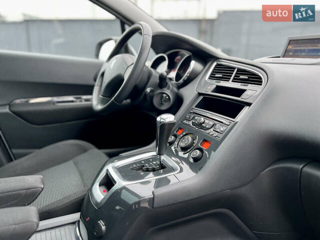 Белый Пежо 5008, объемом двигателя 2 л и пробегом 264 тыс. км за 9850 $, фото 117 на Automoto.ua