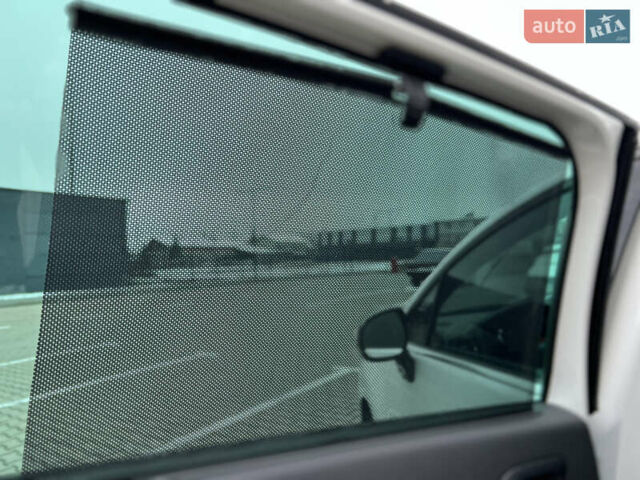 Белый Пежо 5008, объемом двигателя 2 л и пробегом 264 тыс. км за 9850 $, фото 82 на Automoto.ua