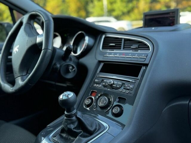 Белый Пежо 5008, объемом двигателя 1.6 л и пробегом 205 тыс. км за 9000 $, фото 7 на Automoto.ua