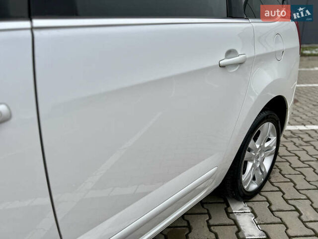 Белый Пежо 5008, объемом двигателя 2 л и пробегом 264 тыс. км за 9850 $, фото 36 на Automoto.ua