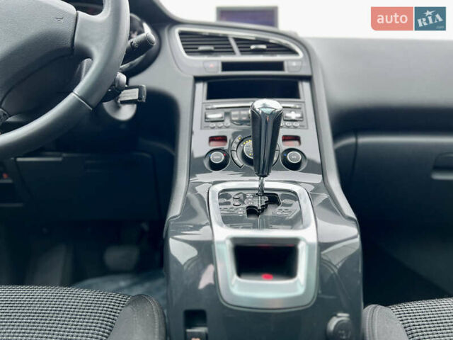 Белый Пежо 5008, объемом двигателя 2 л и пробегом 264 тыс. км за 9850 $, фото 98 на Automoto.ua