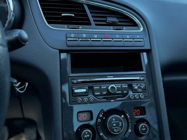 Белый Пежо 5008, объемом двигателя 1.6 л и пробегом 205 тыс. км за 9000 $, фото 9 на Automoto.ua