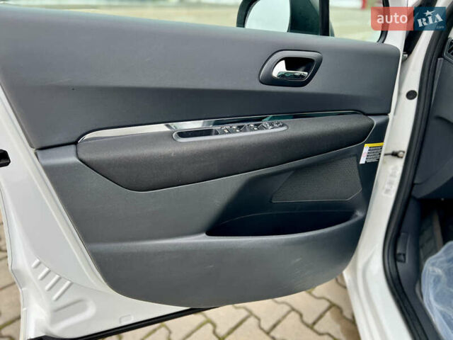 Белый Пежо 5008, объемом двигателя 2 л и пробегом 264 тыс. км за 9850 $, фото 60 на Automoto.ua