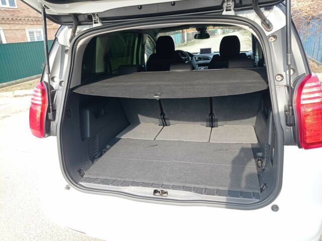 Белый Пежо 5008, объемом двигателя 2 л и пробегом 228 тыс. км за 7000 $, фото 8 на Automoto.ua