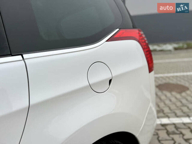 Белый Пежо 5008, объемом двигателя 2 л и пробегом 264 тыс. км за 9850 $, фото 38 на Automoto.ua