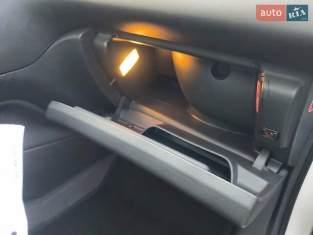 Білий Пежо 5008, об'ємом двигуна 1.6 л та пробігом 212 тис. км за 7779 $, фото 18 на Automoto.ua