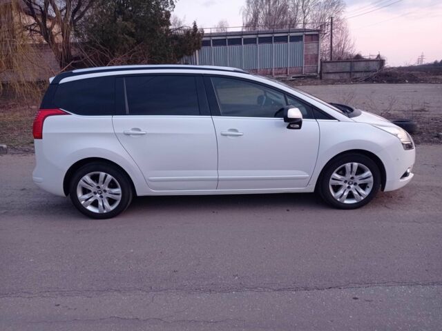 Белый Пежо 5008, объемом двигателя 2 л и пробегом 228 тыс. км за 7000 $, фото 1 на Automoto.ua