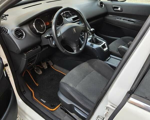 Білий Пежо 5008, об'ємом двигуна 1.6 л та пробігом 248 тис. км за 4500 $, фото 4 на Automoto.ua