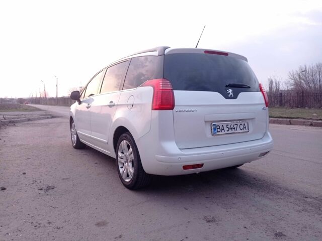 Белый Пежо 5008, объемом двигателя 2 л и пробегом 228 тыс. км за 7000 $, фото 6 на Automoto.ua