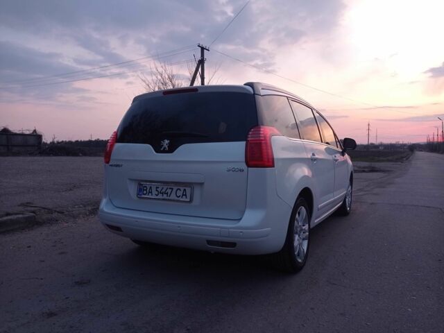 Белый Пежо 5008, объемом двигателя 2 л и пробегом 228 тыс. км за 7000 $, фото 5 на Automoto.ua