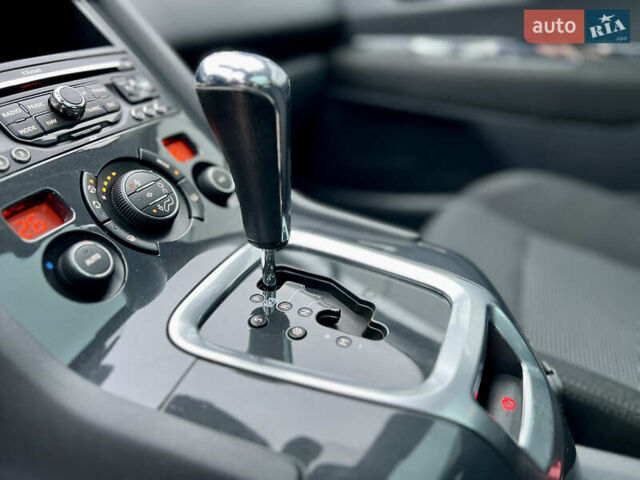 Белый Пежо 5008, объемом двигателя 2 л и пробегом 264 тыс. км за 9850 $, фото 67 на Automoto.ua