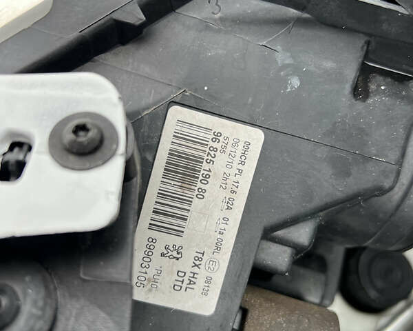 Белый Пежо 5008, объемом двигателя 2 л и пробегом 264 тыс. км за 9850 $, фото 126 на Automoto.ua