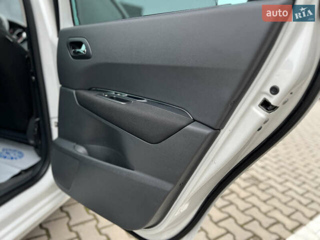 Белый Пежо 5008, объемом двигателя 2 л и пробегом 264 тыс. км за 9850 $, фото 106 на Automoto.ua