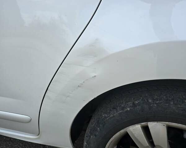 Пежо 5008 2011 в Дрогобыче на Automoto.ua Белый Пежо 5008, объемом двигателя 2 л и пробегом 275 тыс. км за 8900 $, фото 7 на Automoto.ua