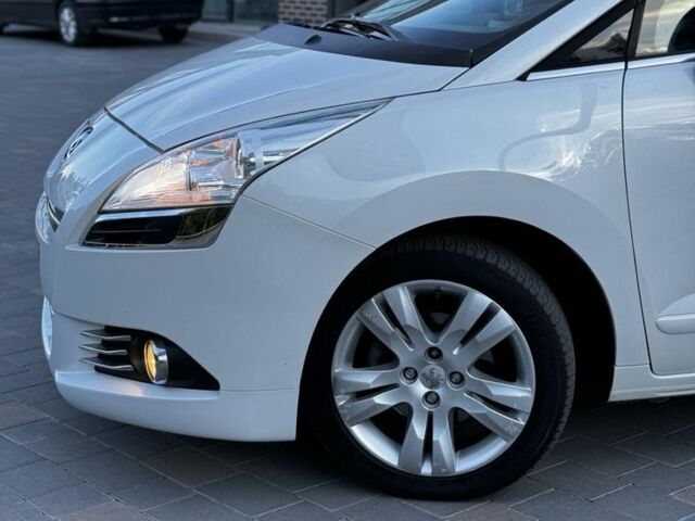 Белый Пежо 5008, объемом двигателя 1.6 л и пробегом 205 тыс. км за 9000 $, фото 2 на Automoto.ua