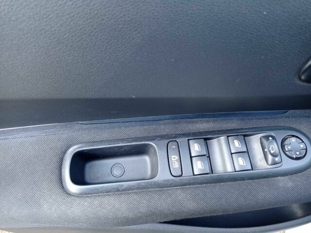 Белый Пежо 5008, объемом двигателя 2 л и пробегом 228 тыс. км за 7000 $, фото 10 на Automoto.ua