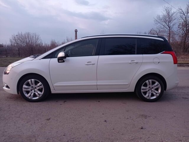 Белый Пежо 5008, объемом двигателя 2 л и пробегом 228 тыс. км за 7000 $, фото 4 на Automoto.ua