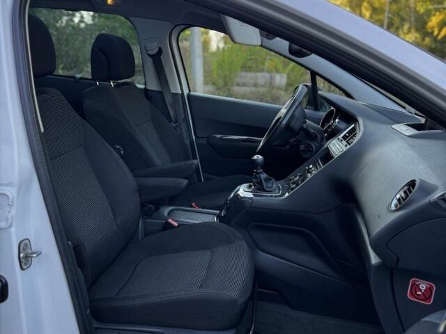 Белый Пежо 5008, объемом двигателя 1.6 л и пробегом 205 тыс. км за 9000 $, фото 5 на Automoto.ua