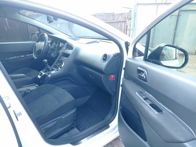 Белый Пежо 5008, объемом двигателя 2 л и пробегом 228 тыс. км за 7000 $, фото 9 на Automoto.ua