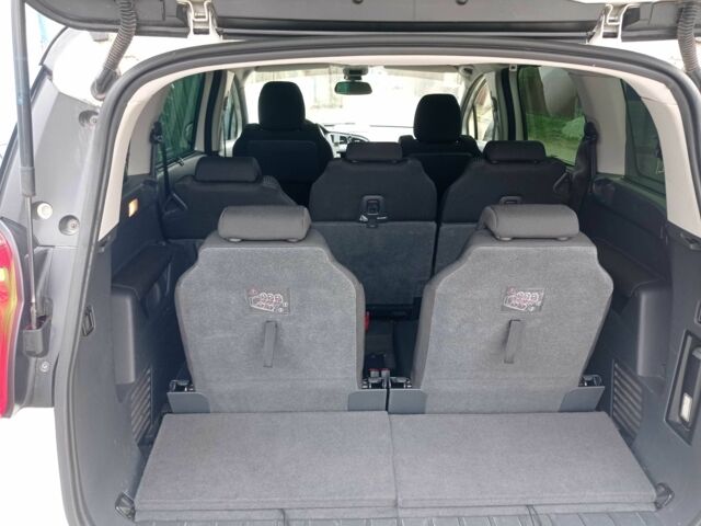 Белый Пежо 5008, объемом двигателя 2 л и пробегом 228 тыс. км за 7000 $, фото 23 на Automoto.ua