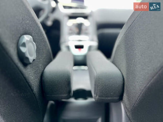 Белый Пежо 5008, объемом двигателя 2 л и пробегом 264 тыс. км за 9850 $, фото 97 на Automoto.ua