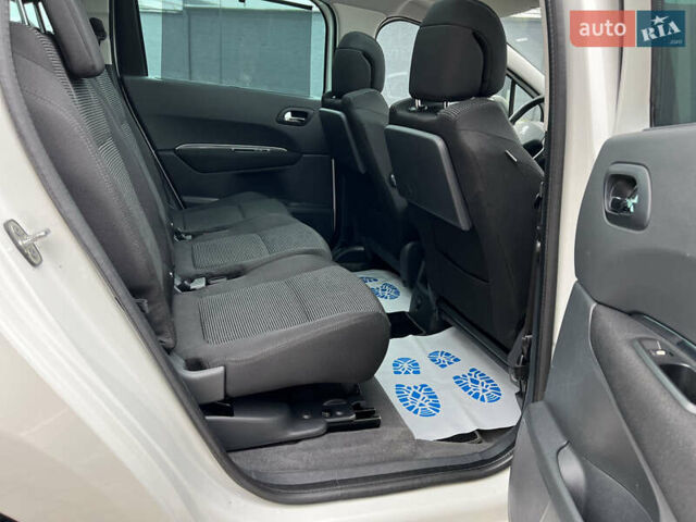 Белый Пежо 5008, объемом двигателя 2 л и пробегом 264 тыс. км за 9850 $, фото 105 на Automoto.ua