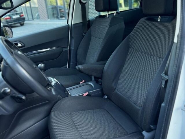 Белый Пежо 5008, объемом двигателя 1.6 л и пробегом 205 тыс. км за 9000 $, фото 8 на Automoto.ua